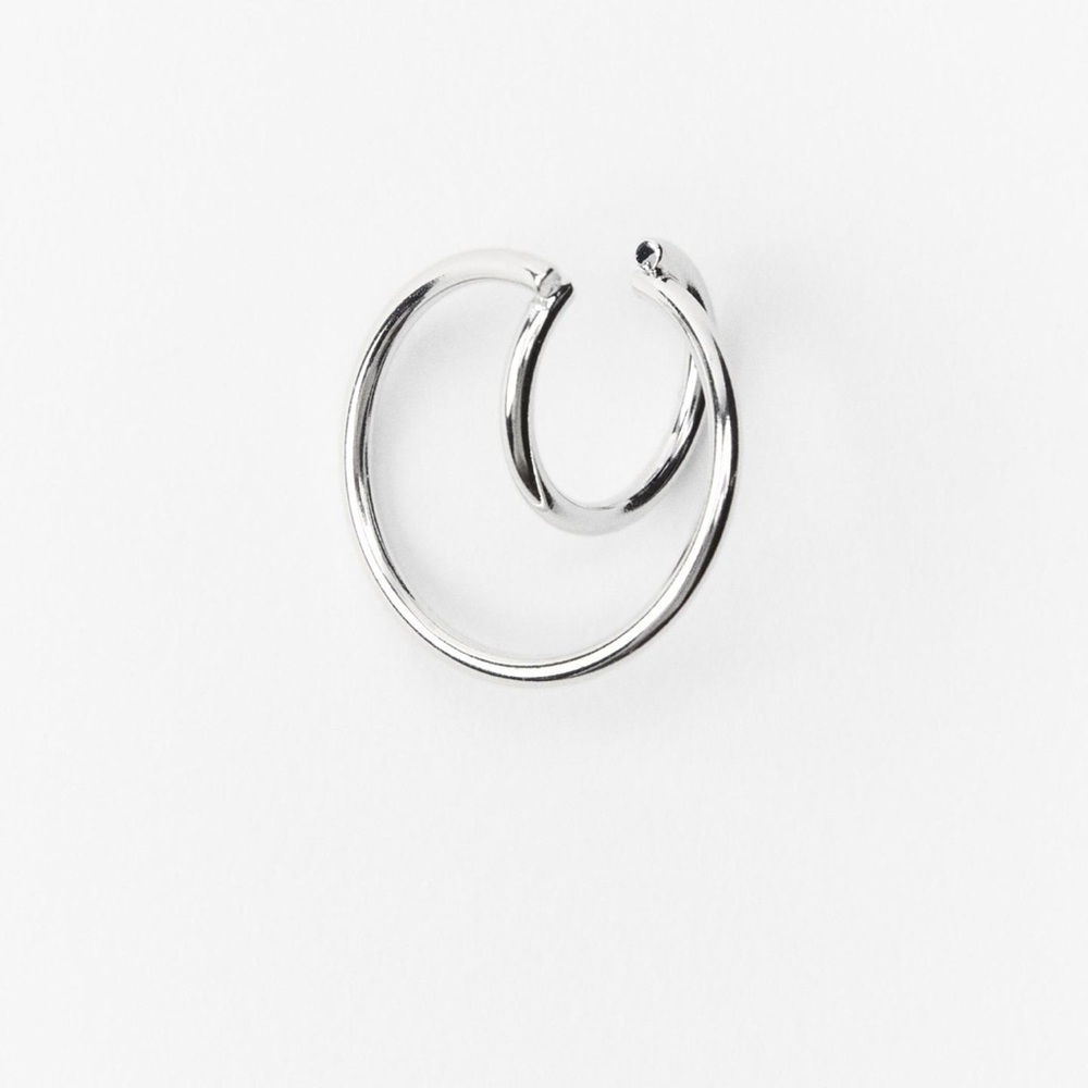 ✨SALE✨ZARA PACK OF EAR CUFFS
✨SALE✨ - Picture 7 of 8